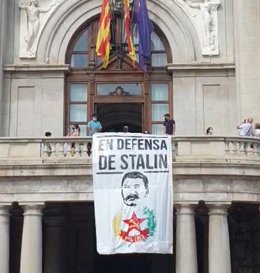 Pancarta en el Balcón del Ayuntamiento de Valncia