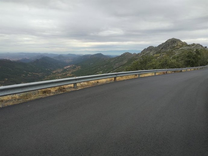 Archivo - Carretera al Pico Villuercas   