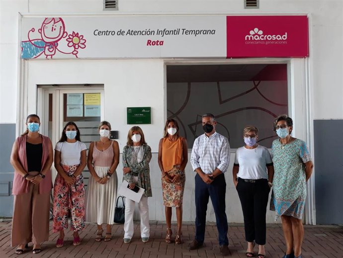 La secretaria general de Familias, Ana Mata, durante la visita al Centro de Atención Infantil Temprana de Rota.