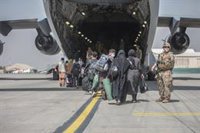EEUU confirma la salida de "cientos" de sus soldados tras cumplir su misión en el aeropuerto de Kabul