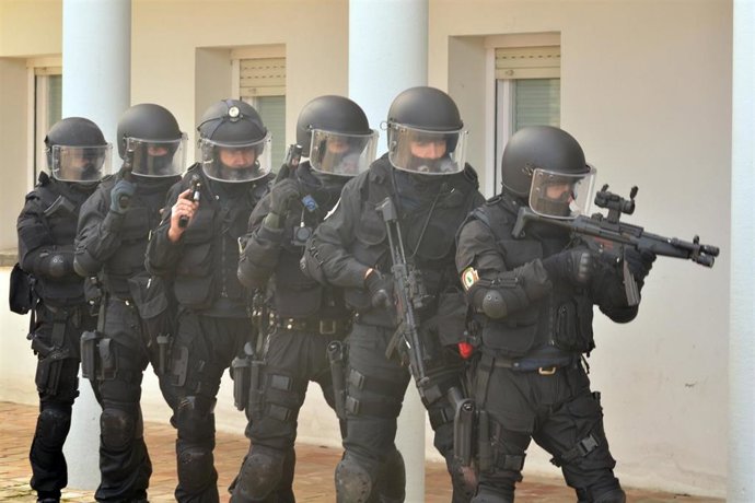 Efectivos de la Ertzaintza