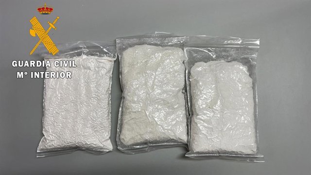 Droga intervenida en el equipaje del viajero de autobús en Fuentes de Oñoro (Salamanca).