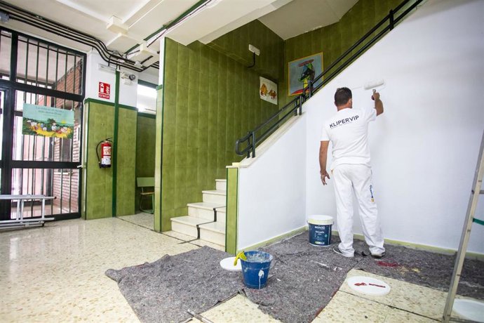 Trabajos de acondicionamiento en uno de los centros escolares de la capital.