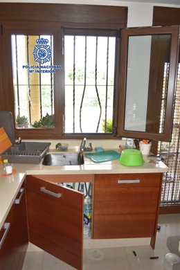 Los ladrones forzaron la reja de la vivienda para huir