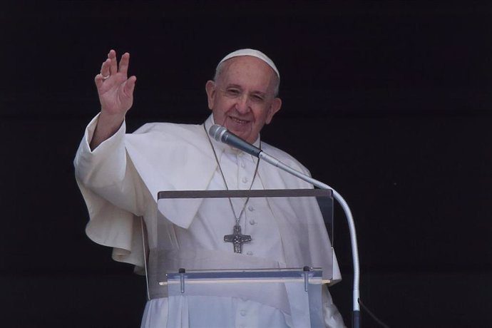 Archivo - 13 June 2021, Vatican, Vatican City: Pope Francis delivers the delivers Angelus Prayer form the window overlooking St. Peter's Square at the Vatican. Photo: Evandro Inetti/ZUMA Wire/dpa