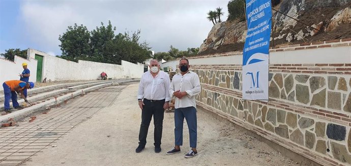 El diputado provincial Manuel Marmolejo y el alcalde de Gaucín, Pedro Godino, en una visita al municipio