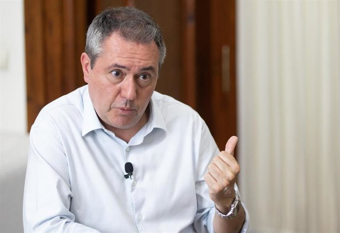 El alcalde de Sevilla y secretario general del PSOE de Andalucía, Juan Espadas, durante una entrevista con Europa Press. 