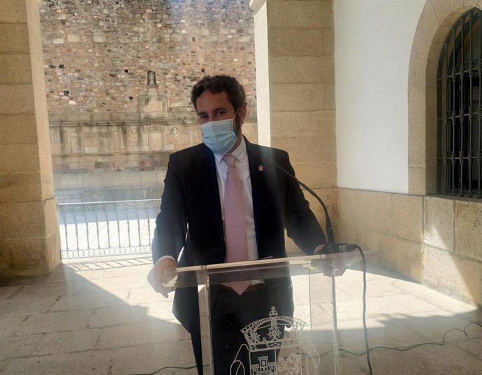 Archivo - El portavoz del Ayuntamiento de Cáceres, Andrés Licerán, no descarta "medidas más drásticas" tras el aumento de contagios en la ciudad