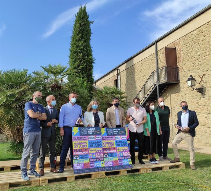 Organizadores y patrocinadores del 'Muwi La Rioja Fest' en las bodegas Franco Españolas