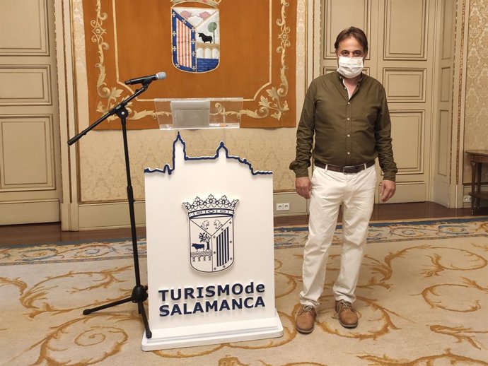 El concejal de Turismo, Fernando Castaño, en el Ayuntamiento.