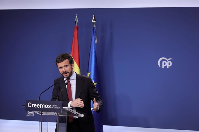 El presidente del PP, Pablo Casado, durante una rueda de prensa en la sede del partido, a 29 de julio de 2021, en Madrid (España). La comparecencia ha tenido lugar después de otra del presidente del Gobierno. En ambas ruedas de prensa se ha hecho balanc