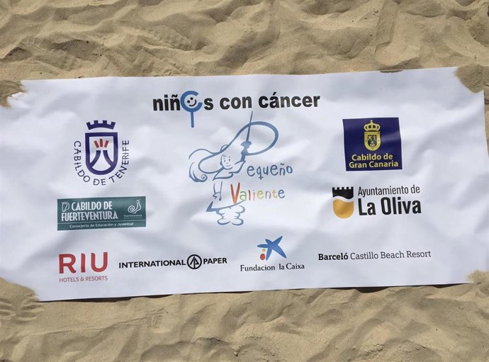 International Paper realiza una donación para que 40 niños con cáncer disfruten de un campamento de verano en Canarias