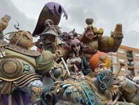 Las lluvias no provocan daños destacados en las fallas llegadas ya a las calles para su 'plantà'