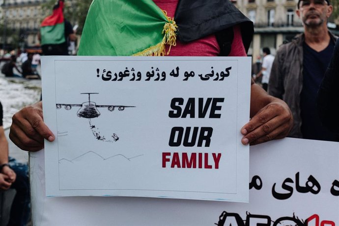 Manifestación de solidaridad con Afganistán en París