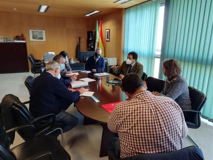 Archivo - Reunión para explicar la oferta de FP para el Empleo