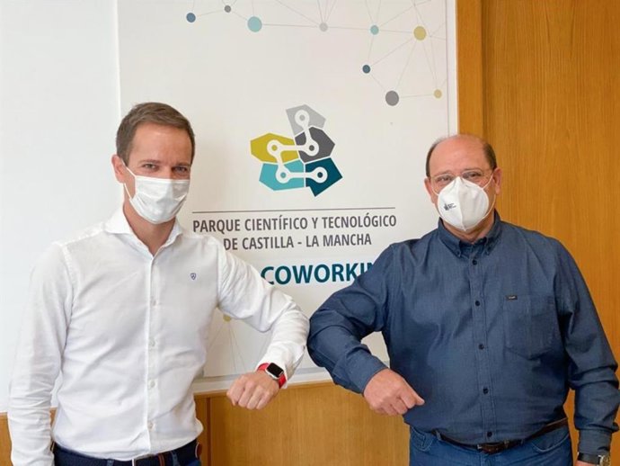 El director general de Universidades, Investigación e Innovación, Ricardo Cuevas, y el director del Parque Científico en Albacete, Agustín Moreno,