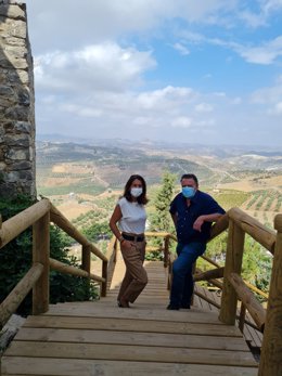 La delegada territorial de Turismo de la Junta en Cádiz, María Jesús Herencia, durante su visita a Olvera.