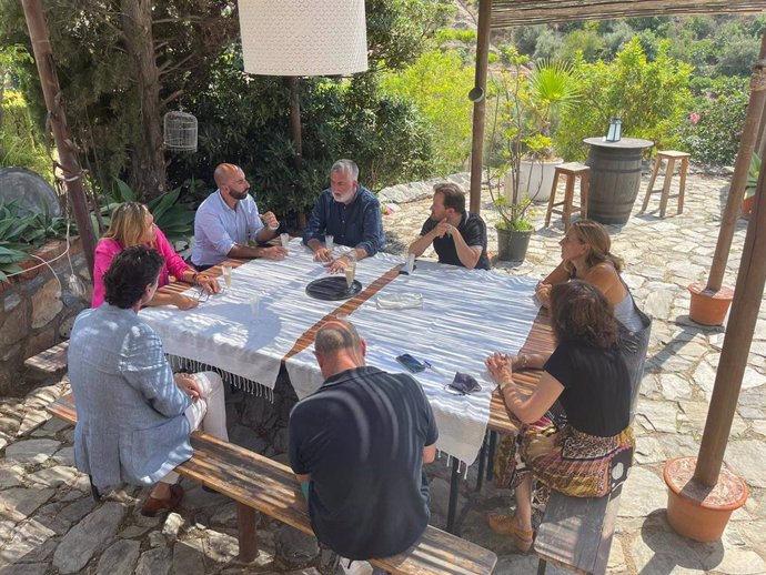 Reunión de trabajo de la Consejería de Turismo y el Ayuntamiento de Almuñécar