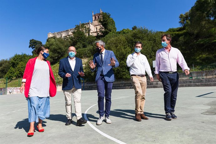 Zuloaga con alcalde de San Vicente