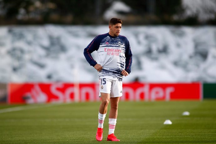 Archivo - Federico Valverde of Real Madrid warms up during the UEFA Champions League football match played between Real Madrid and Shakhtar Donetsk at Alfredo Di Stefano stadium on October 21, 2020 in Madrid, Spain.