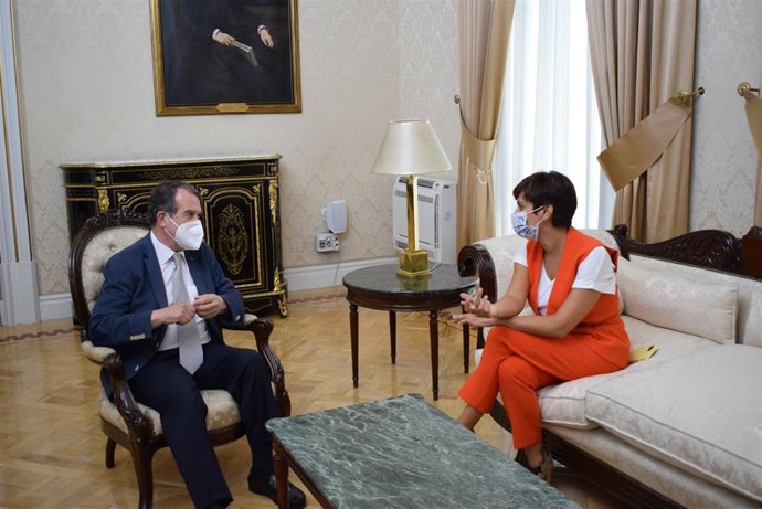 El presidente de la Federación Española de Municipios y Provincias (FEMP), Abel Caballero, y la ministra de Política Territorial y Función Pública, Isabel Rodríguez.