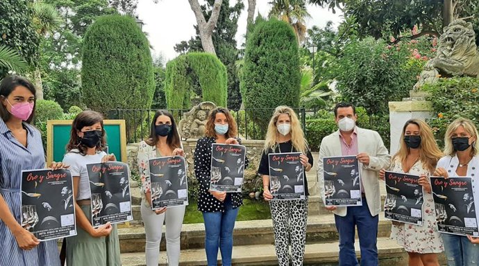 La delegada de la Junta en Cádiz, Ana Mestre, durante la presentación de Oro y Sangre.