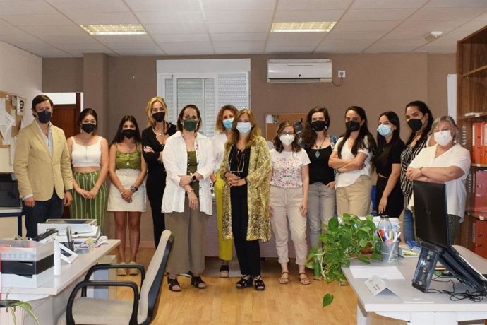 Representantes de la Federación Nacional de Asociaciones de Mujeres Gitanas Kamira y el Imdeec.