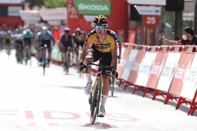 El ciclista esloveno Primoz Roglic (Team Jumbo-Visma) gana el pulso a Enric Mas (Movistar Team) en la undécima etapa de La Vuelta 2021, disputada entre Antequera y Valdepeñas de Jaén, previa a la llegada a Córdoba este jueves.