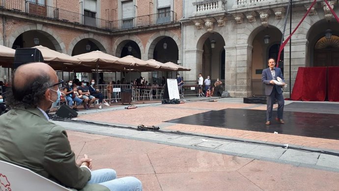 El consejero de Cultura y Turismo, Javier Ortega, en la gala circense de la Asociación de Artistas Profesionales de Circo de Castilla y León-CCLAP