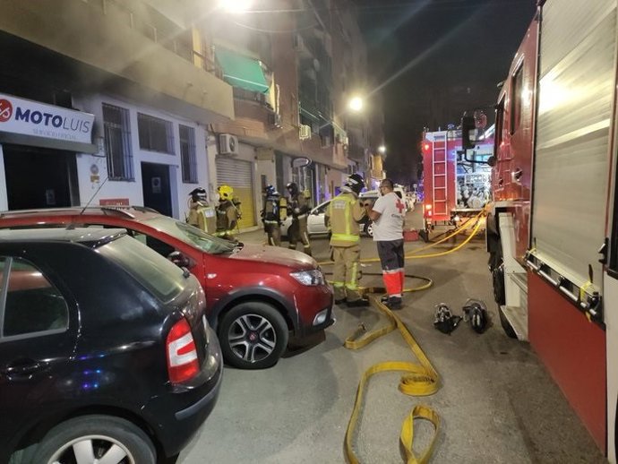 Incendio en un taller de motocicletas en Badajoz