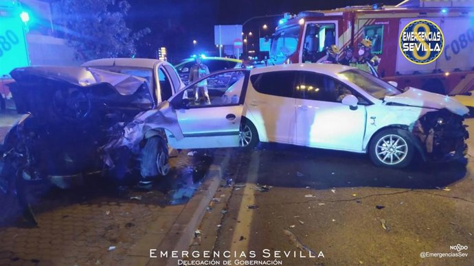 Colisión entre dos vehículos en la avenida de la Paz