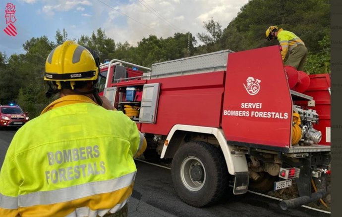 Bomberos forestales en Azuébar