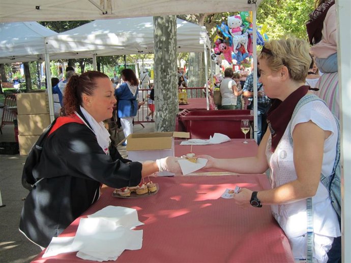 Archivo - Peñas de Logroño en una degustación gastronómica