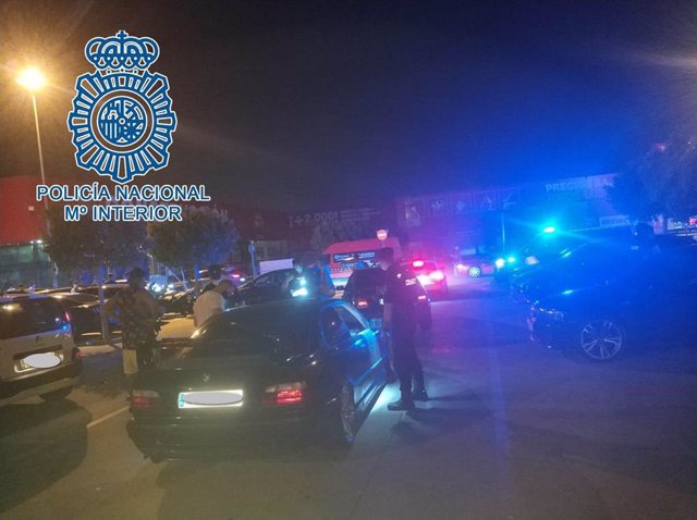 La Policía Nacional, en colaboración con la Policía Local de Sevilla, realiza controles para evitar carreras ilegales en la capital hispalense