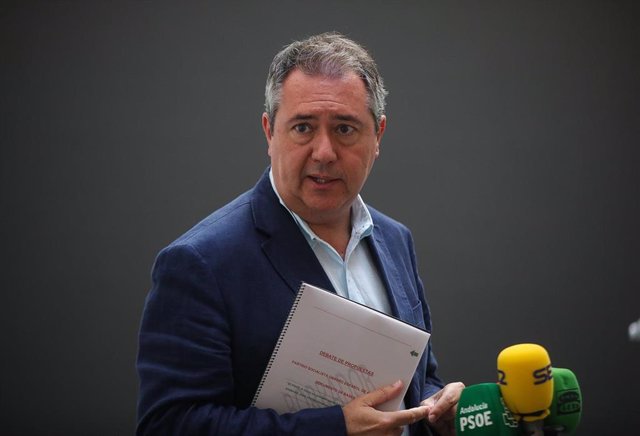 El secretario general del PSOE de Andalucía, Juan Espadas, este jueves en la atención a medios.