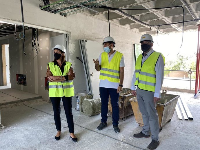 La concejala delegada de Zaragoza Vivienda, Carolina Andreu, ha visitado las obras.
