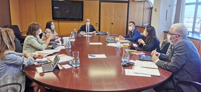 Reunió de treball entre el conseller d'Educació de la Generalitat, Josep Gonzlez-Cambray, i el conseller basc d'Educació, Jokin Bildarratz