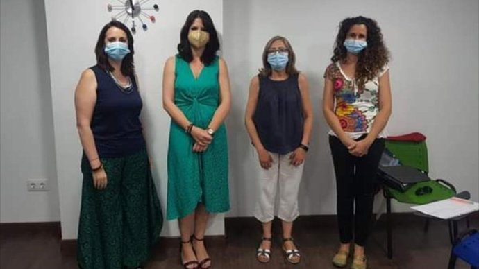 La delegada territorial de Justicia de la Junta, Purificación Joyera, con personal de Servicio de Mediación Penal.