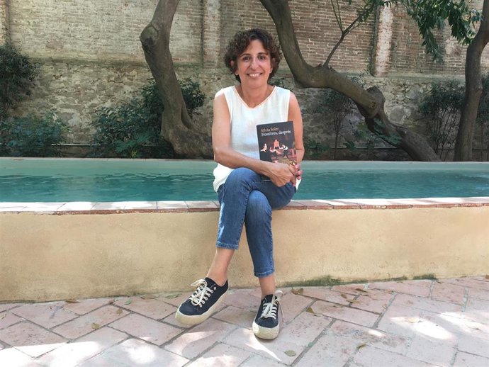 La escritora Sílvia Soler y su novela 'Nosaltres, després' (Univers).