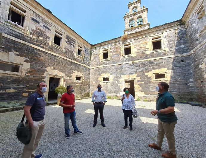 Berta Piñán, en el monasterio de Santa María de Villanueva de Oscos
