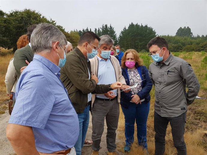 El conselleiro de Medio Rural, José González, en Guitiriz (Lugo) para informar de las ayudas a la plantación de coníferas y frondosas