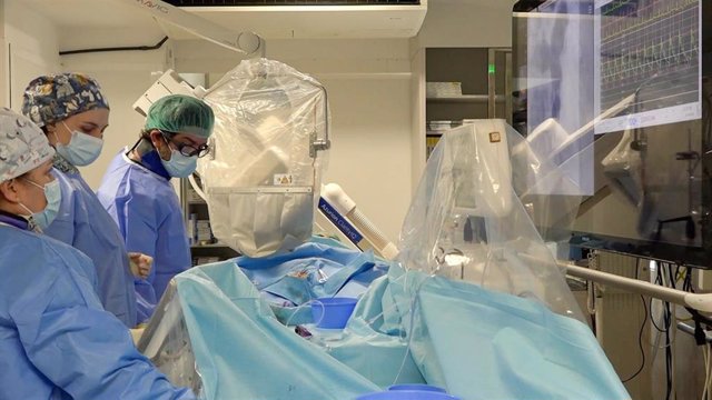 El H. Gregorio Marañón interviene simultáneamente a una paciente con dos afecciones valvulares cardiacas de alto riesgo