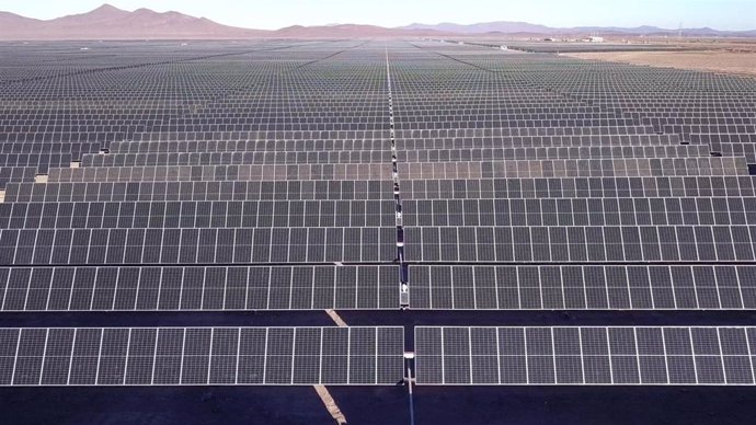 Archivo - Parque fotovoltaico de Acciona Energía en Chile