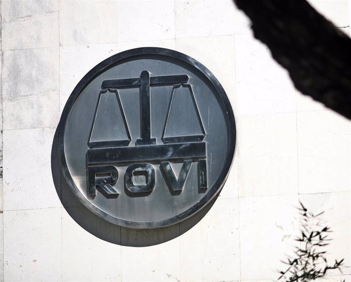 Archivo - Logo de los Laboratorios Farmacéuticos Rovi en sus oficinas en Madrid (España).