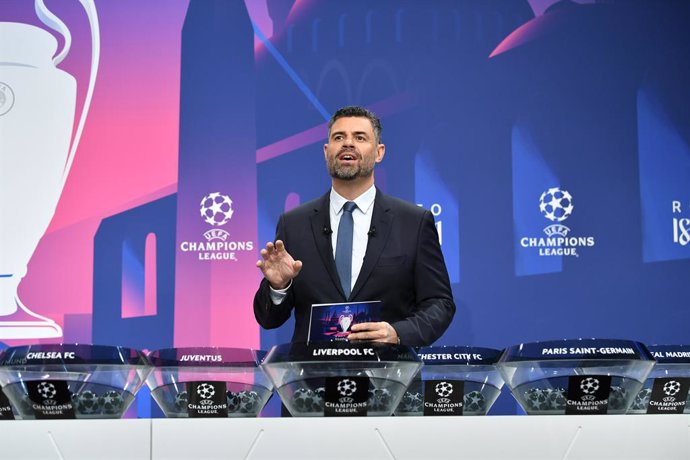 Archivo - HANDOUT - 14 December 2020, Switzerland, Nyon: American-Portuguese journalist Pedro Pinto speaks during the draw for the round of 16 of the UEFA Champions League at UEFA headquarters. Photo: Harold Cunningham/UEFA/dpa - ATTENTION: editorial us