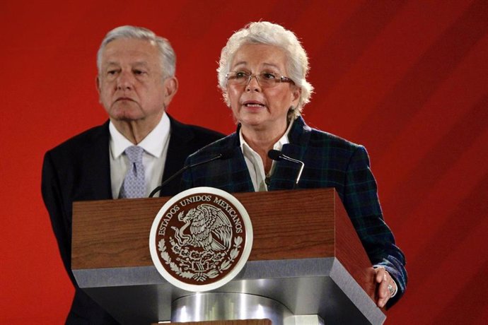 Archivo - La ministra de Gobernación de México, Olga Sánchez Cordero, y el presidente mexicano, Andrés Manuel López Obrador