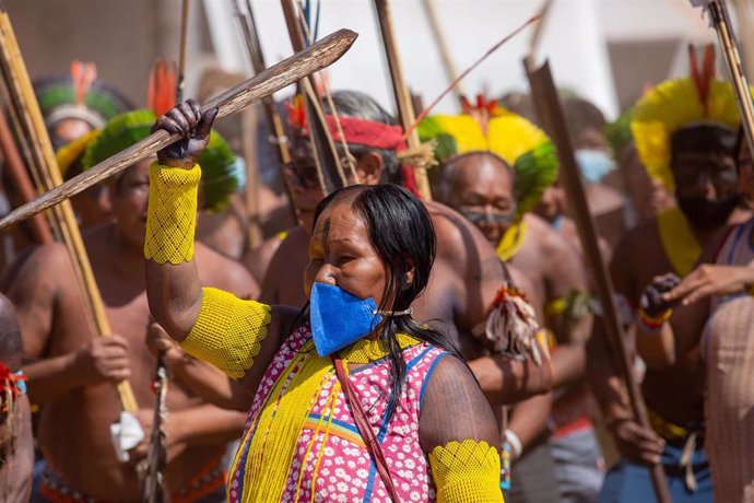 Indígenas protestas contra el proyecto de ley de Bolsonaro