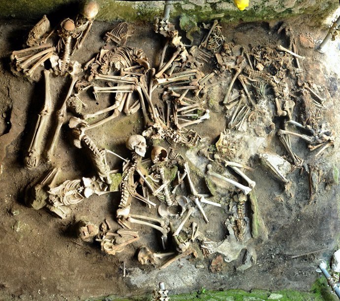 Las víctimas de la erupción del Vesubio en Herculano tenían dietas distintas para los hombres y para las mujeres .