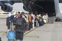 Aterra a Rota el primer vol nord-americ amb 400 afganesos evacuats