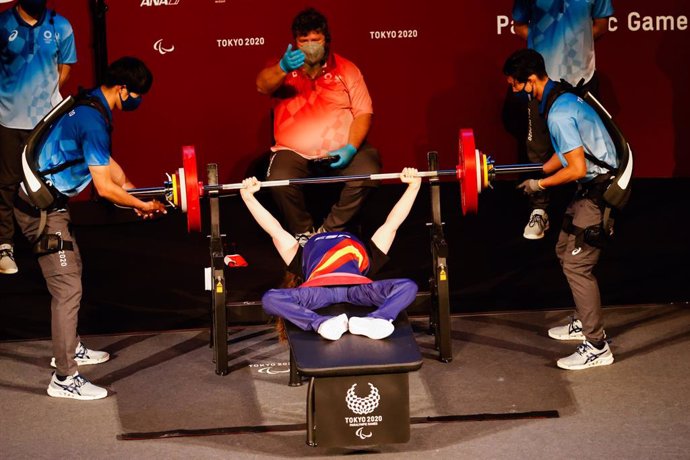 Loida Zabala hace un levantamiento durante los Juegos Paralímpicos de Tokio
